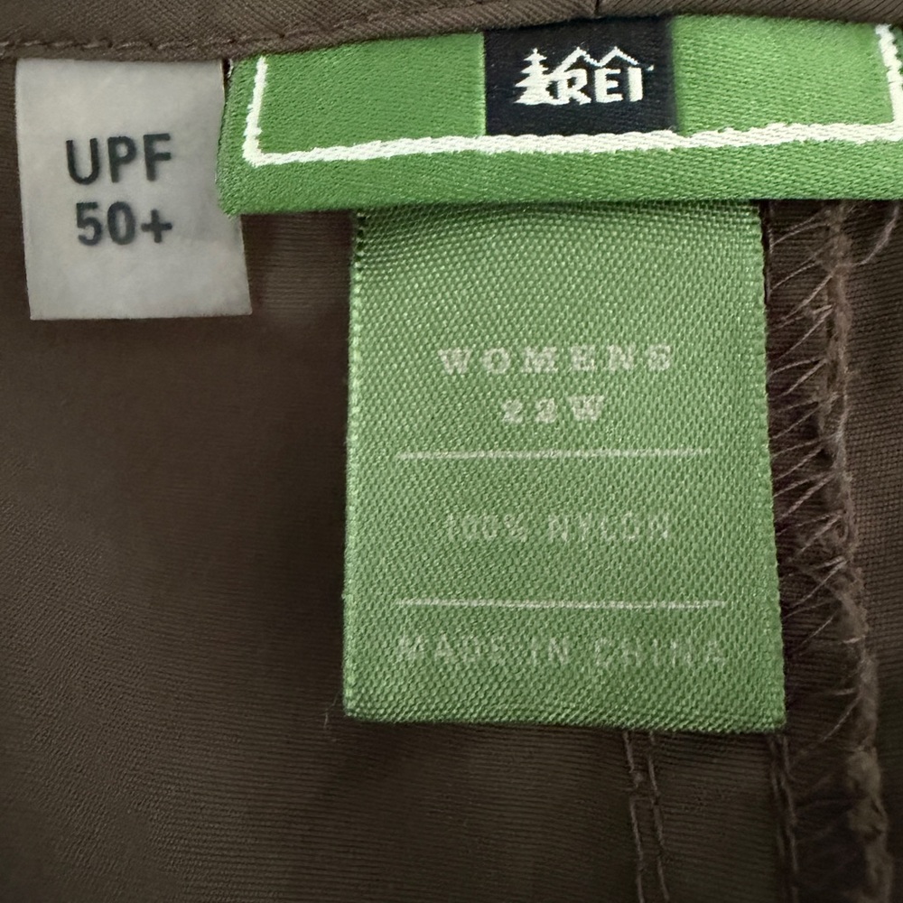 REI Cropped Hiking Pants - size 22- Brown Quick Dry Nylon UPF 50 - Picture 12 of 13